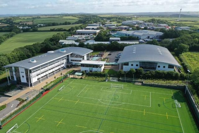 Further education establishment keeps diversity award 