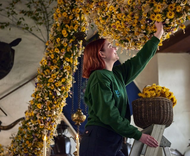 Garland goes on show for festive season