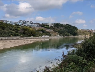 Plans to redevelop hotel for homes 