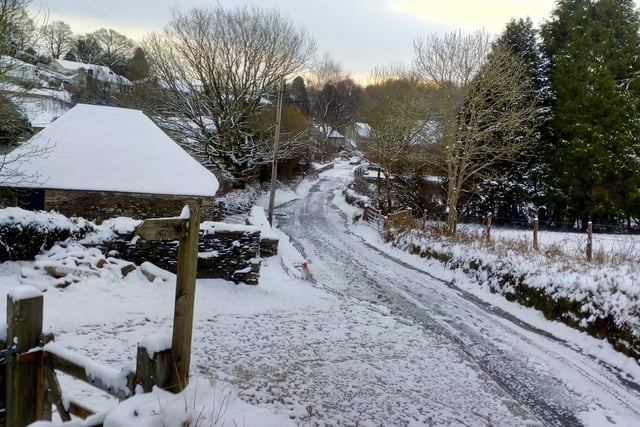 Cornwall wakes to snow