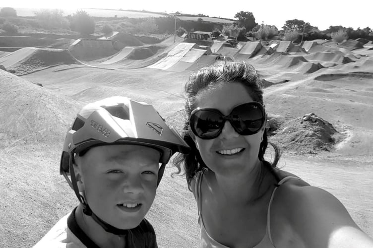 Oscar with his mother Emmie 