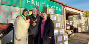 Mayor of Penzance gifts 50 Christmas hampers to families