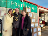 Mayor of Penzance gifts 50 Christmas hampers to families