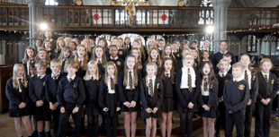 Primary school pupils starring in Christmas song