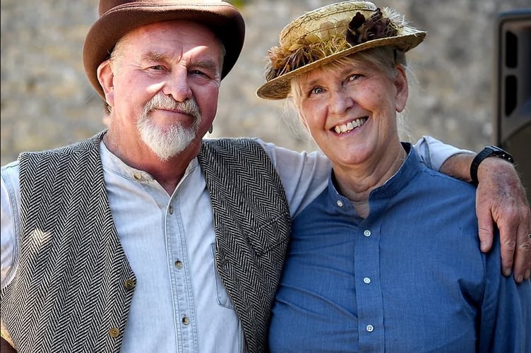 Merv & Alison Davey as Harry & Carrie
