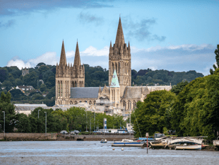 Student seeks views on estuary's plastic pollution