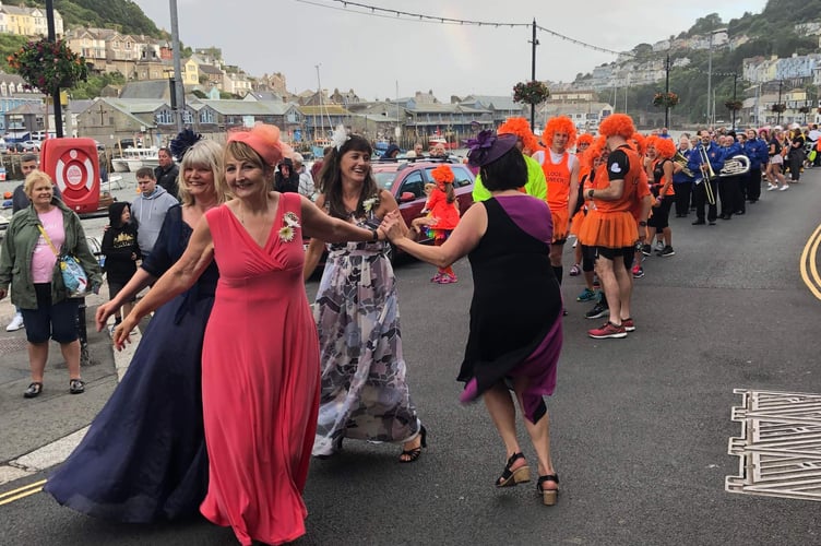 Looe flora dance