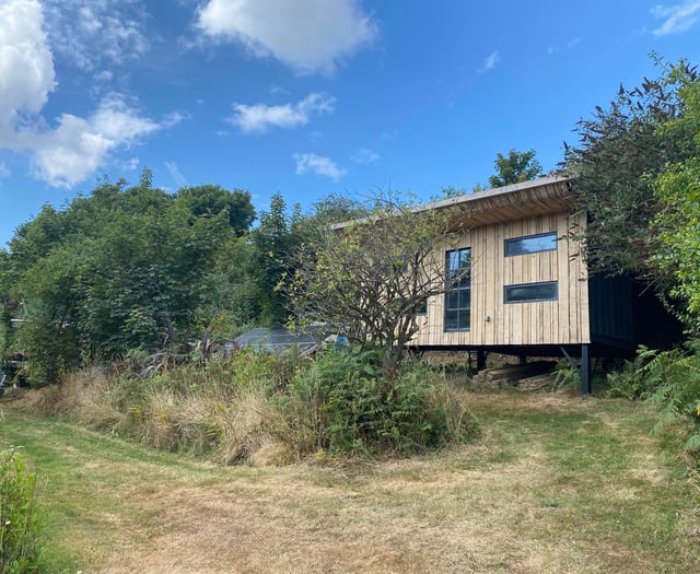 Man labelled a “doofus” for boasting about his Cornish “holiday home” 