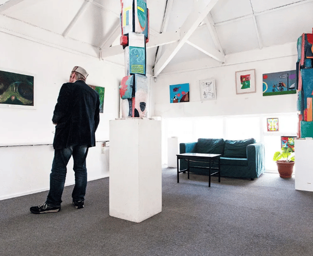 Artist stages world premiere of his paintings