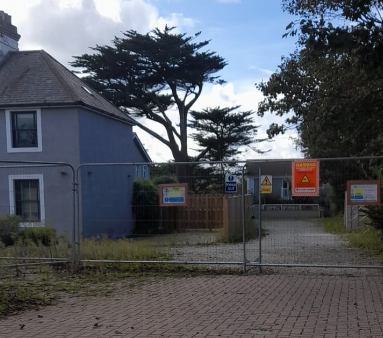 The former Sandbank holiday park, near Hayle, is still standing empty despite the council purchasing it for emergency housing.