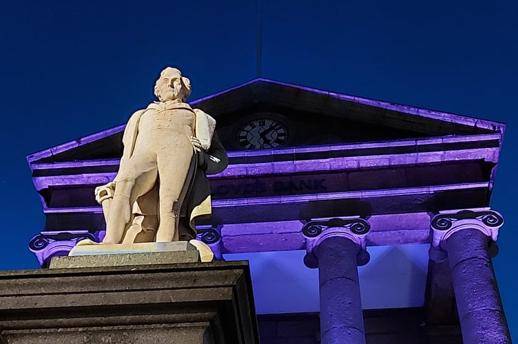 Humphry Davy statue infront of the iconic building