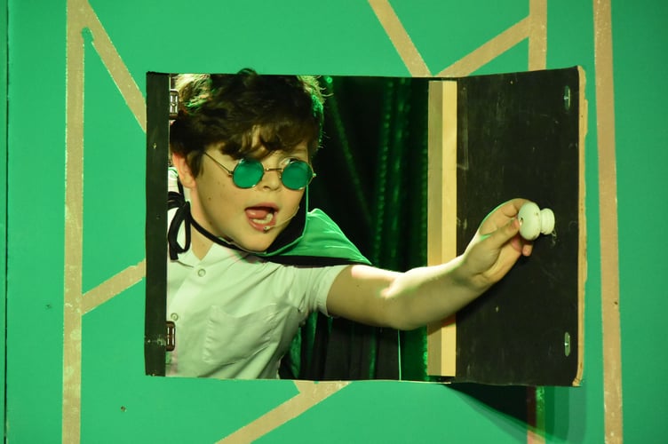A scene from The Wizard of Oz by Caradon Youth Theatre