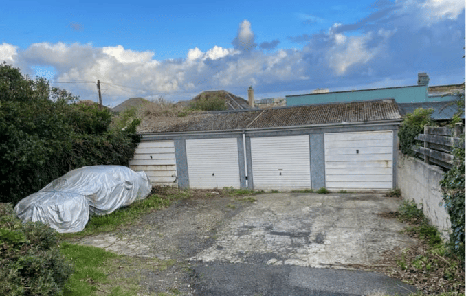 Mount Wise garages
