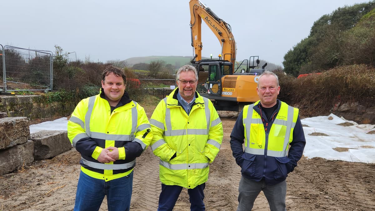 Work starts on village flood defence | voicenewspapers.co.uk 