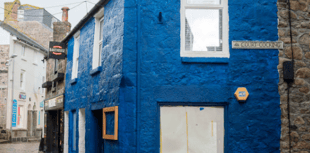 'Smurf blue’ shop repainted after complaints