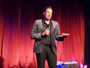 Popular Cornish entertainer to perform for charity