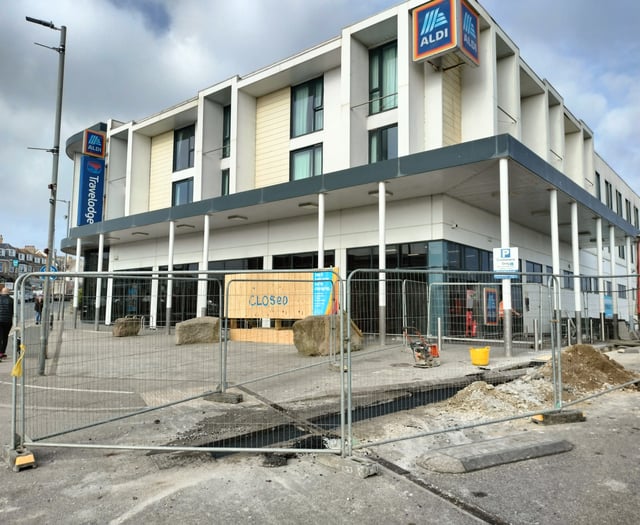 Supermarket closed for refurbishment