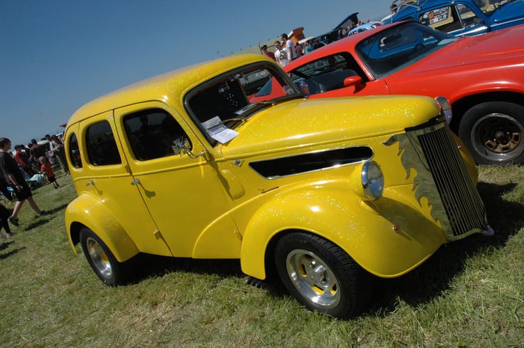 YELLOE HOT ROD
