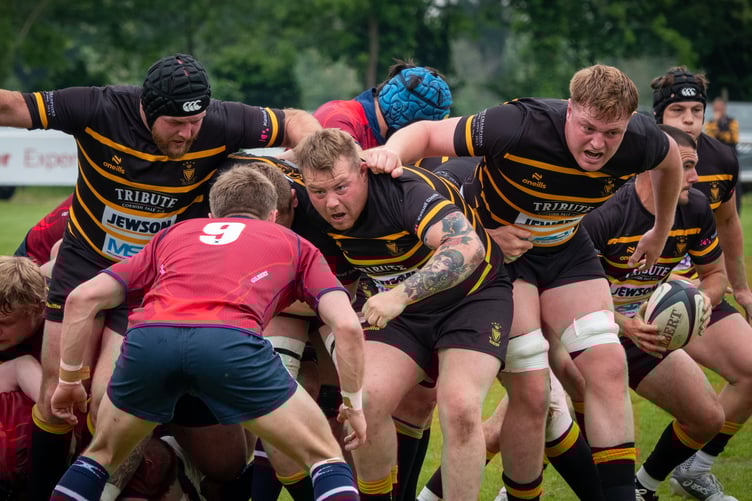 The Cornish pack advances led by Tommy Lee Southworth.