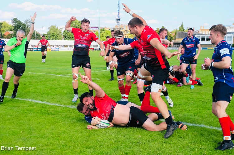 Cornish Pirates prop Marlen Walker touches down on his final appearance.