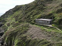 'Poldark' cottage set on cliff on sale for £400,000