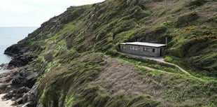 'Poldark' cottage set on cliff on sale for £400,000