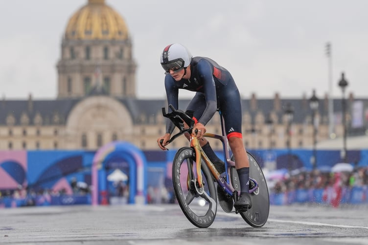 Picture by Zac Williams/SWpix.com - 27/07/2024 - Paris 2024 Olympic Games - Cycling Road - Menâs Individual Time Trial (ITT) (32.4km) - Invalides to Pont Alexandre III, Paris, France - Josh Tarling (Great Britain)