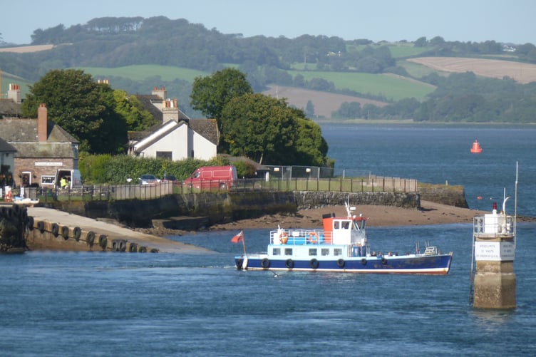 The Cremyll Ferry leaving the slipway at Cremyll.