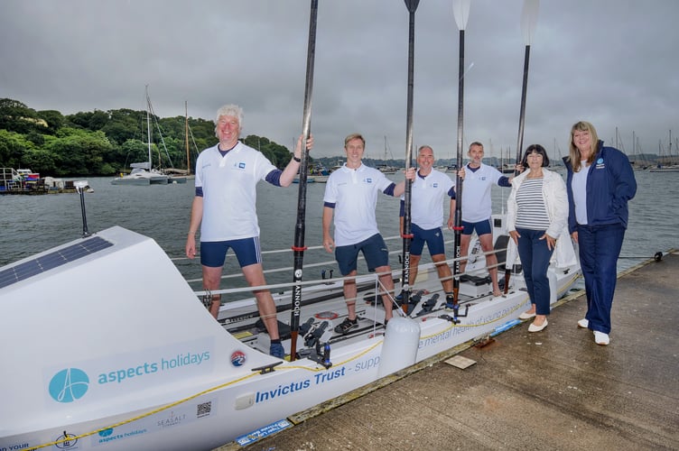 Men with oars in boat and women on shore