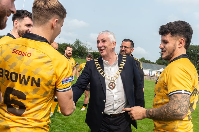 Speaker Sir Lindsay Hoyle meets Cornwall RLFC players