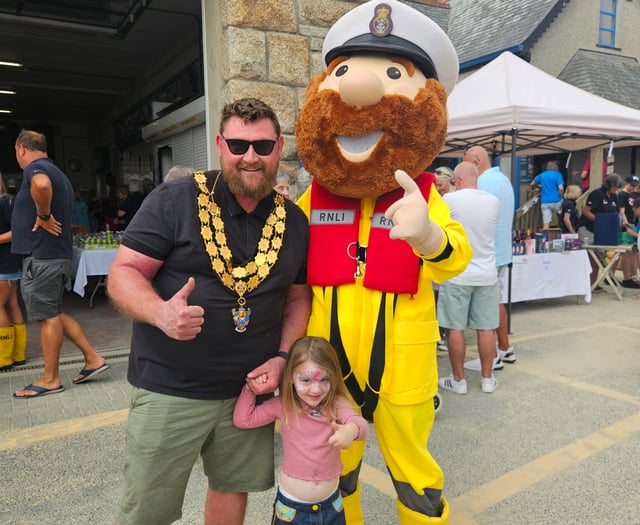 Hundreds enjoy Newquay Lifeboat Day