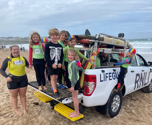 Surf life members learn about what it takes to become a RNLI lifeguard