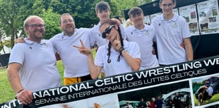 Cornish wrestlers take Brittany by storm