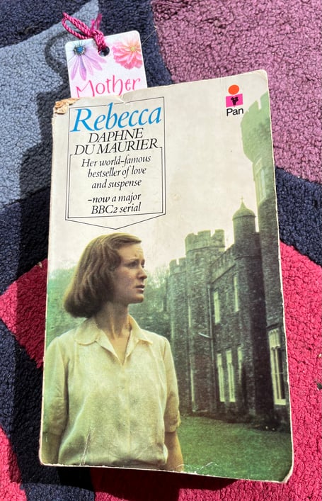 The cover of Rebecca by Daphne du Maurier, published in 1980 by Pan 