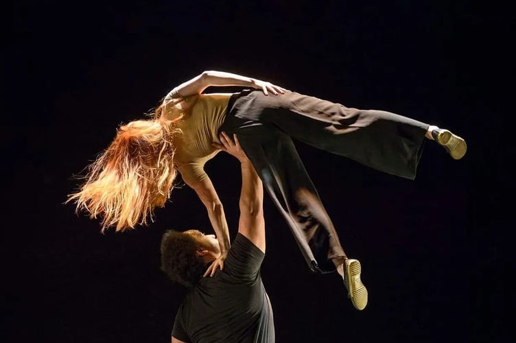 Levantes Dance Theatre – The Band