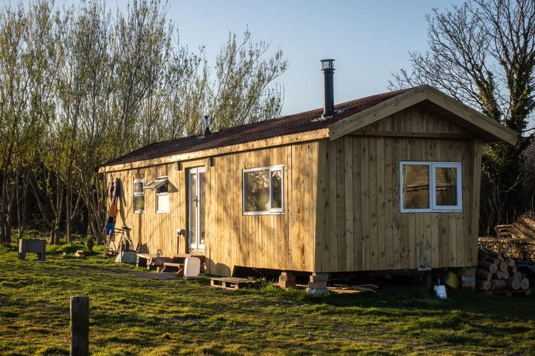 The static caravan after it was transformed into a log cabin. A man spent £10k transforming a static caravan into a log cabin in just four months. Benn Berkeley, 38, lost all his work prospects as a freelance film-maker in 2020 due to the pandemic. At the time, he was living in a house share spending £500-a-month on rent but realised he wanted a different lifestyle. In August 2020, his brother took over a farm which had a static caravan on and asked Benn if he wanted it. 