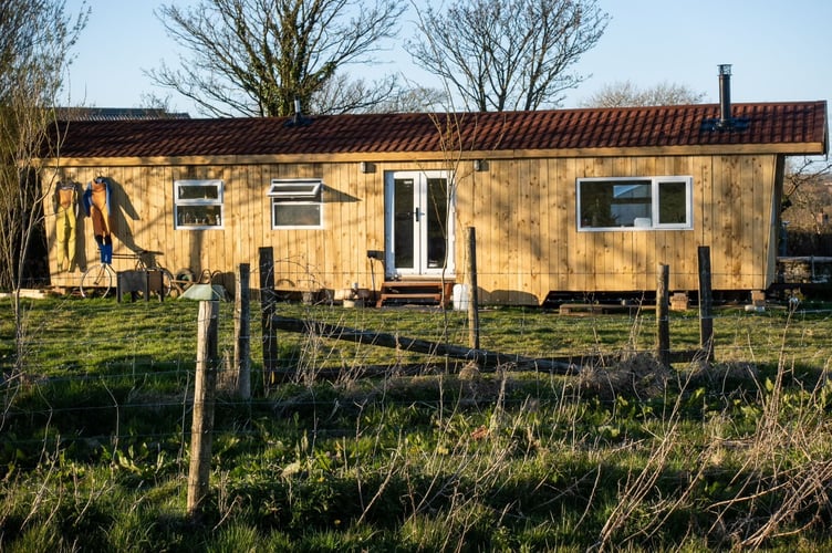 The static caravan after it was transformed into a log cabin. A man spent £10k transforming a static caravan into a log cabin in just four months. Benn Berkeley, 38, lost all his work prospects as a freelance film-maker in 2020 due to the pandemic. At the time, he was living in a house share spending £500-a-month on rent but realised he wanted a different lifestyle. In August 2020, his brother took over a farm which had a static caravan on and asked Benn if he wanted it. 
