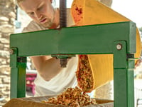 Invite to 'squeeze the day' by turning apples into liquid gold