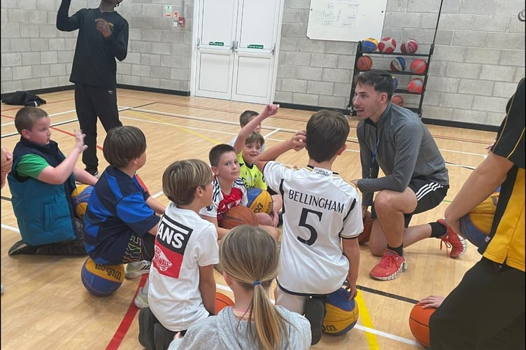 Pool Academy welcome primary school students