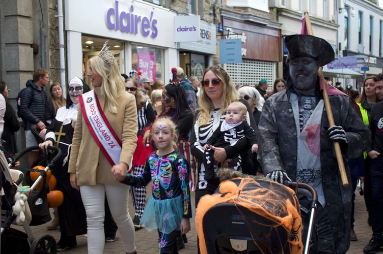 Miss England 2024 Milla Magee joins the fun