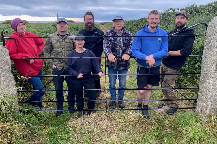 Penwith gate with students & Peter Parkinson (photo credit Mick Catmull)