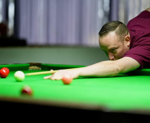 Spencer knocks in 92 break as leaders Bugle A win easily