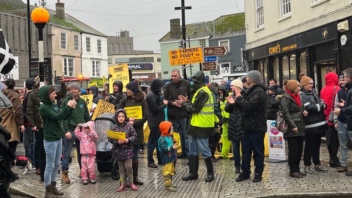 Farmers brave torrential rain to protest in Truro | voicenewspapers.co.uk