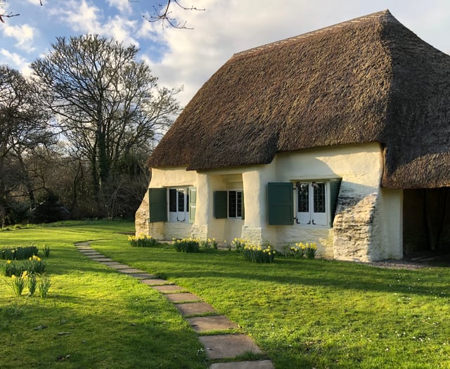 Thatched Quaker meeting house secures repair grant 