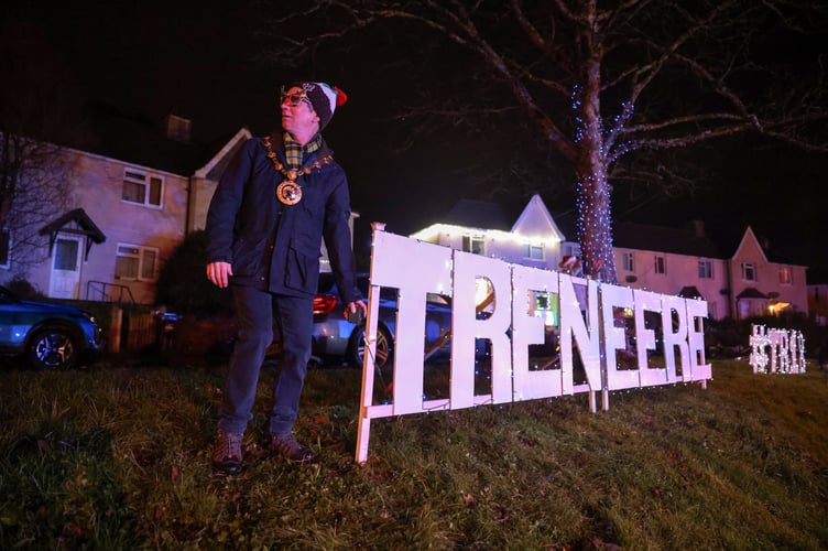 Mayor of Penzance Stephen Reynolds helps to turn on the lights. Treneere Christmas Lights are switched on on the evening of Sunday 15 December. Photo by Penzance Council.