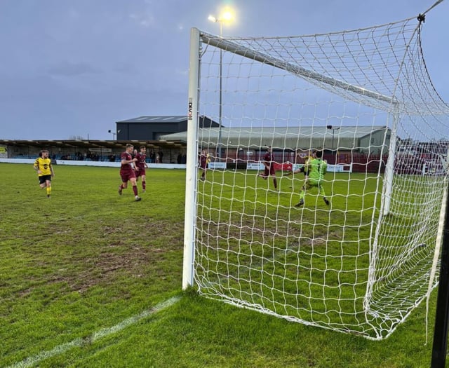 Wood's late free-kick earns Clarets vital three points