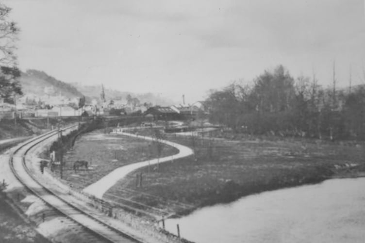 Barrie says of this picture: “Here is a view of Lostwithiel that no longer exists, taken well before WWII. It was taken from the road in front of Pill Cottages. It is no longer possible to stand in front of the cottages and the view is of trees and vegetation.”