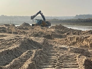 Campaign launched to stop ‘sand mining’ at Hayle Beach