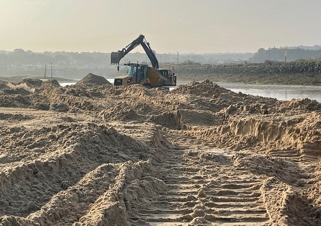 Campaign launched to stop ‘sand mining’ at Hayle Beach