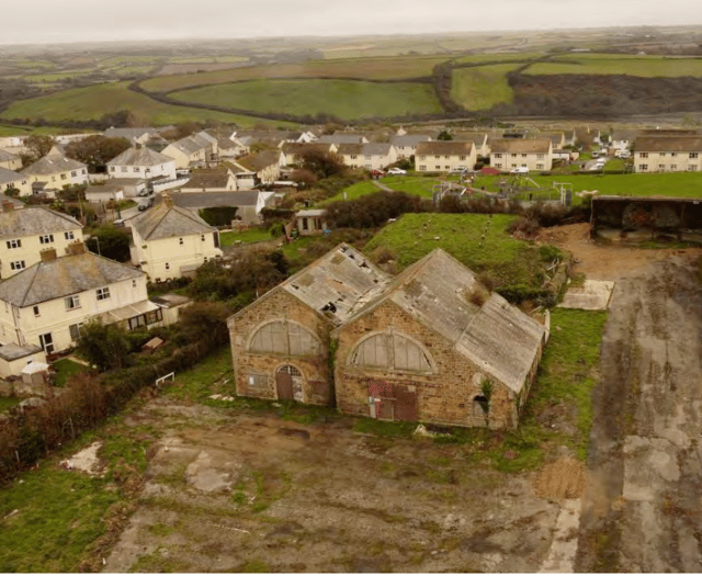 Plans to build housing estate at derelict builder’s merchants opposed